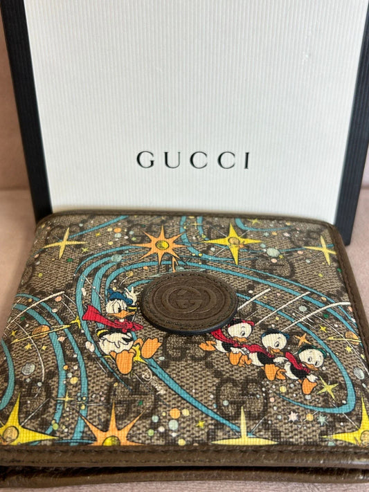 Gucci x Disney GG Supreme Donald Duck Billfold Wallet – Designer Luxury Wallet
